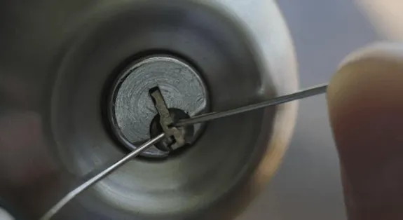 Lock repair vs replacement after broken key extraction